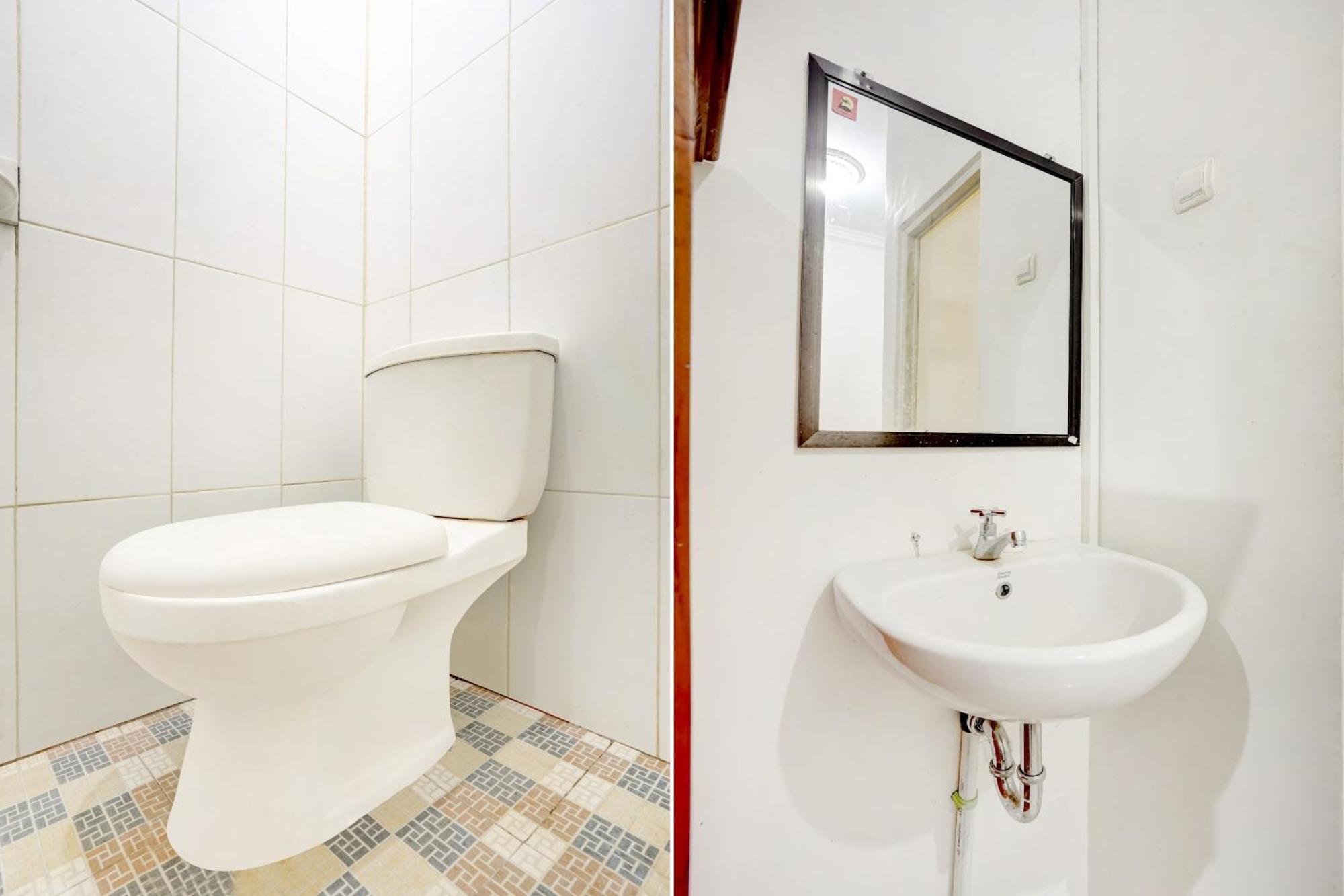 Super Oyo 3702 Homestay Bougenville Syariah Lamongan Экстерьер фото