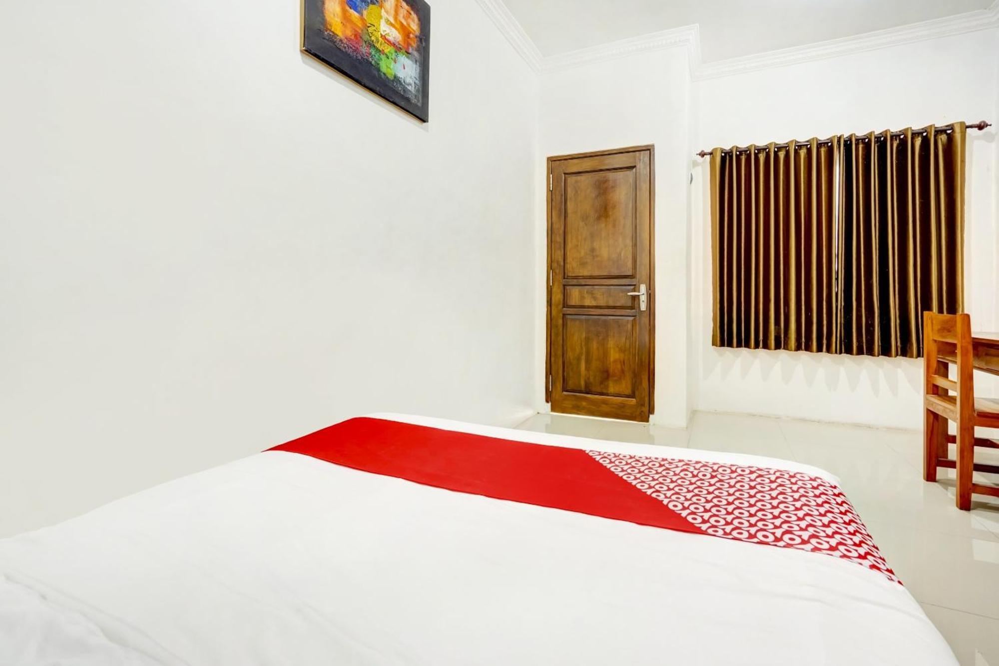 Super Oyo 3702 Homestay Bougenville Syariah Lamongan Экстерьер фото